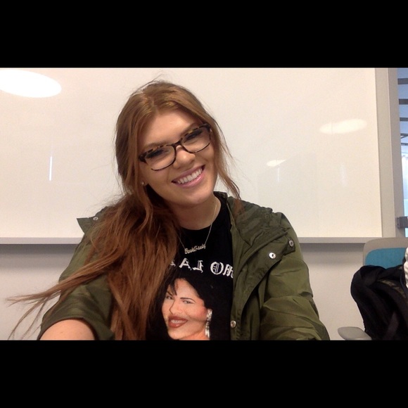 Meet your Posher, Brooke - Picture 1 of 1